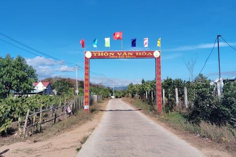 thôn Kon Brông, xã Ngọk Wang đạt chuẩn thôn nông thôn mới năm 2023