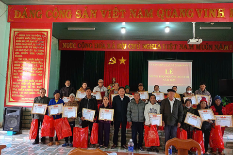 Xã Ngọk Wang tổ chức mừng thọ, chúc thọ